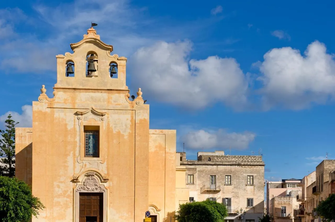 La Casa Dell'Arancio Bed & Breakfast Favignana 3*,  İtalya