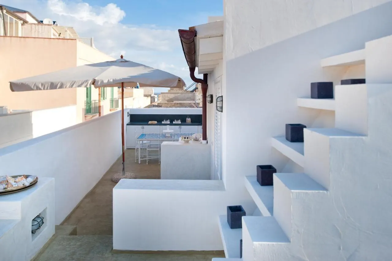 La Casa Dell'Arancio Bed & Breakfast Favignana İtalya